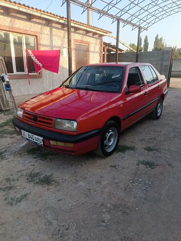 Volkswagen: Volkswagen Vento: 1993 г., 1.8 л, Механика, Газ, Седан