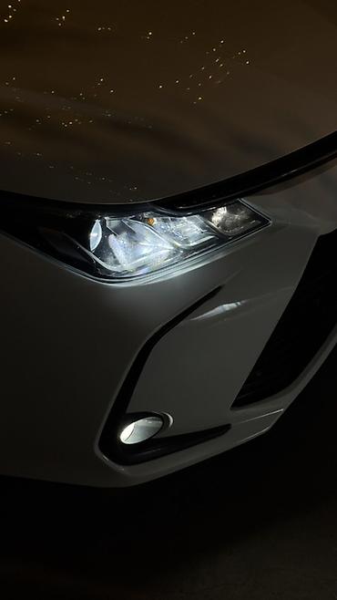 электра машына: Toyota Corolla: 2019 г., 1.8 л, Гибрид, Седан — 3