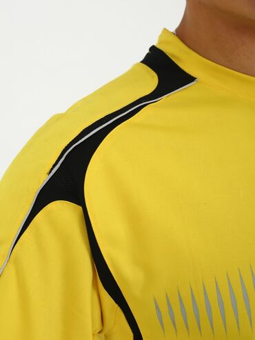 Футболки: Футболка UMBRO AS045 Материал: Climacool Цена 1200 с. размеры от — 21