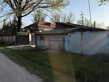 Продажа коттеджей и домов: Продаётся жилой дом с двором и хозяйственными постройками. - Отдельно — 25