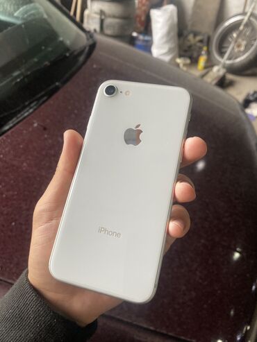Apple iPhone: IPhone 8, Б/у, 64 ГБ, Белый, Защитное стекло, Чехол, 82 %