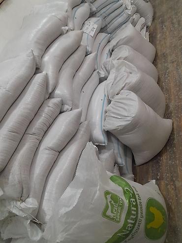 yemlər: Buğda - 0.42 q. hazır 50 kg kisələrdə Ünvan: Binə savxoz.( Çox alana — 3