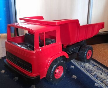 мерс игрушка: Большой новый грузовик Мерседес. Высота 30 см, длина 63, ширина 27см