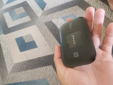 4х ядерный ноутбук: Портативный Wi-Fi роутер черного цвета, компактного размера, удобный