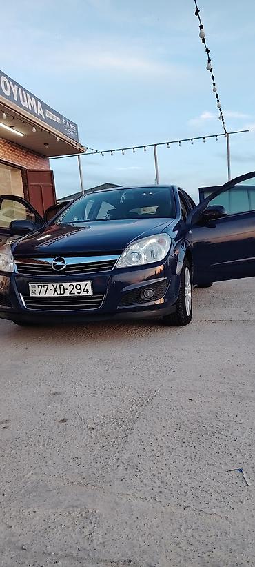 turbo az kia rio 2015: Opel Astra H – 5 qapılı hetçbek - Kuzov: tünd mavi, hetçbek, arxa — 5
