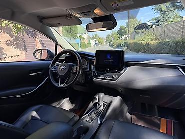 х5 2022: Toyota Corolla: 2022 г., 1.8 л, Вариатор, Гибрид, Седан — 4