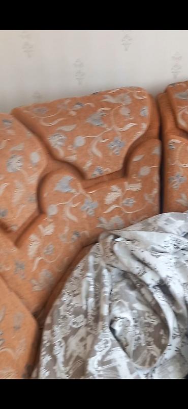 ди амафоз: Угловой диван сатылат состояние жакшы стол менен — 1