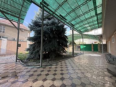 Дома: 300 м², 5 комнат, Семейным — 3