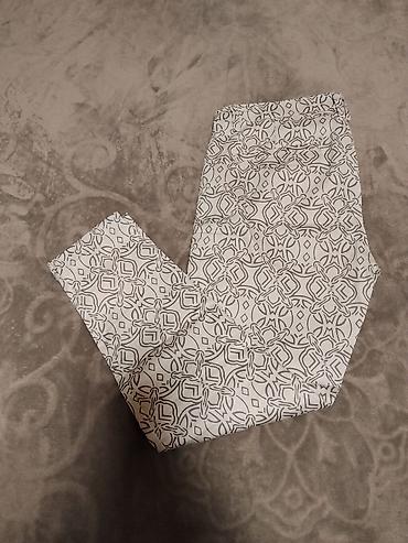 bele elegantne pantalone: Ženske pantalone sa printom - Model: uske/straight nogavice, klasičan — 2