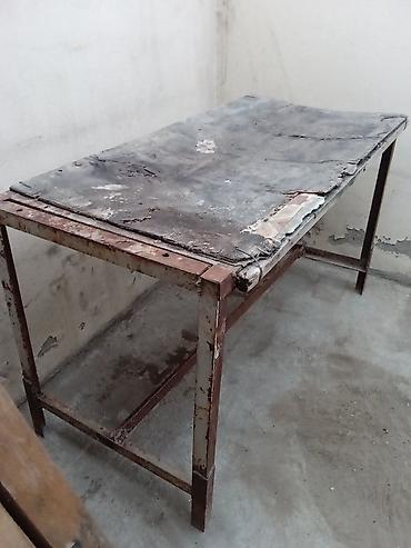 2 el calisma masasi: Dəmir stol satılır. Qalın uqolnikindən hazırlanıb. Üstü dikdəndi. Real — 1