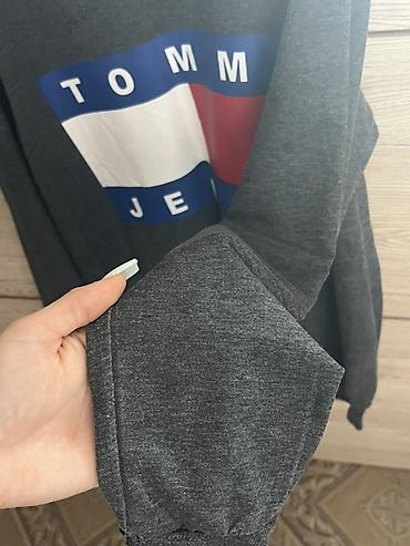 форма футболный: Мужская толстовка, M, S, Tommy Hilfiger, Б/у, цвет - Серый, Самовывоз, Платная доставка — 2