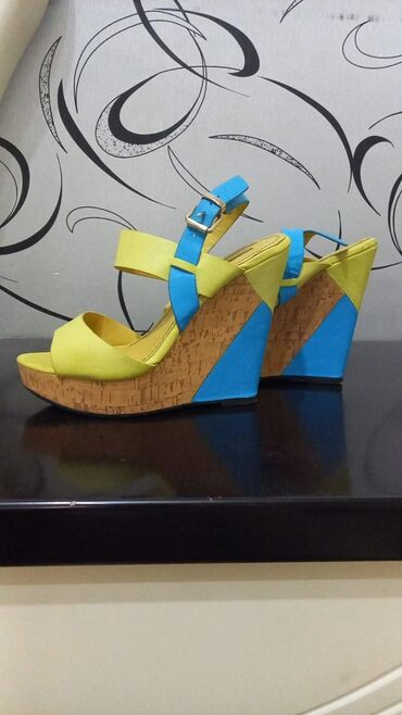 Basanoşka və səndəllər: Ölçü: 37.5, rəng - Sarı, Yeni -da lalafo.az — 2 Basanoşka və səndəllər: Ölçü: 37.5, rəng - Sarı, Yeni — 2