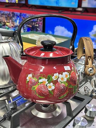 Эмалированный чайник с ручкой и крышкой - Материал: сталь с эмалевым