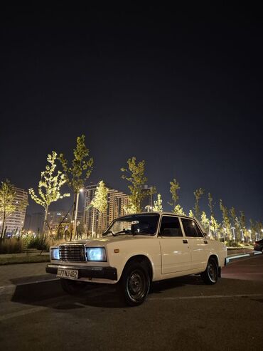 ваза стеклянная прозрачная высокая без узора: VAZ (LADA) 2107: 1.7 l | 2008 il 250000 km Sedan