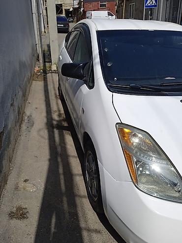 автомобиль фольксваген поло: Toyota Prius Hybrid – ağ rəng, 5 qapılı liftbek kuzov. Yapon hibrid — 3