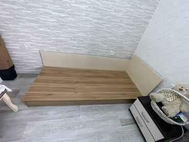 цена шкафа для одежды: Кровать-подиум с подъемным механизмом и внутренним пространством для