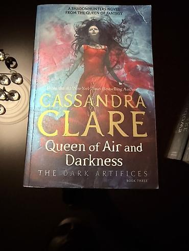 Художественная литература: Cassandra Clare müəllifinin **The Dark Artifices** seriyasından 3 — 3