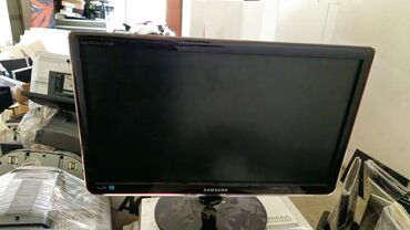 Monitorlar: Fərqli ölçülü və formalı kompüter monitorları. İstər ev, istərsə də — 7