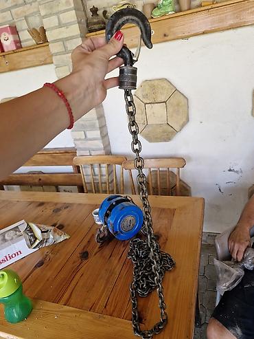 dupla stega: Ručna lančana dizalica (tzv. „chain hoist”) sa gornjom kukom i — 1