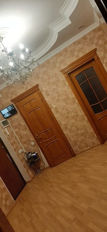 Mənzil kirayələyirəm: 3 otaqlı, 130 kv. m — 1