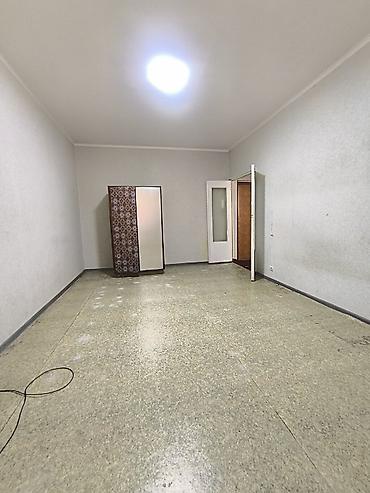 микр 4: 1 комната, 35 м², 5 мкр 106 серия, 1 этаж, Требуется ремонт — 3