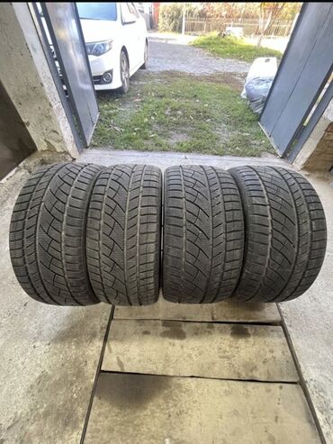 комплект зимней резины: Комплект зимних шин (4 шт.) на 19" - Тип: зимние, фрикционные