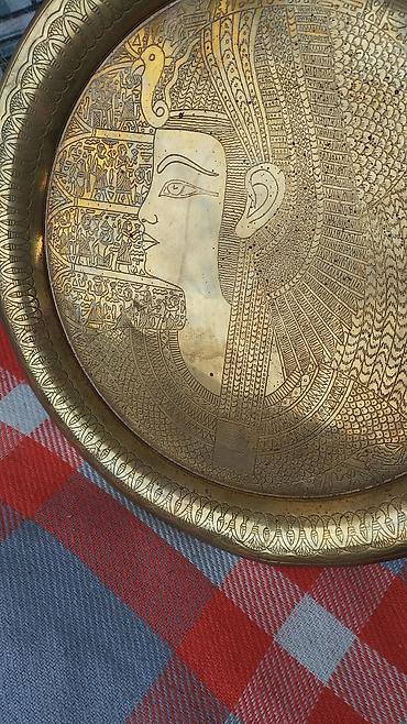 ev saat: Misir üslubunda vintage latun pannosu. Əl işi oyma. Qızılı rəngli — 3