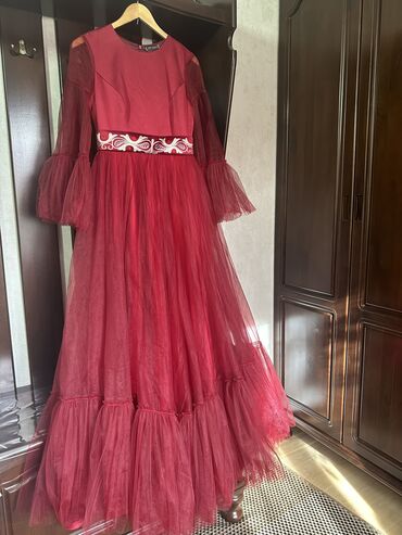 красная платья: Вечернее платье, Пышное, Длинная модель, Атлас, С рукавами, Стразы, S (EU 36), M (EU 38)