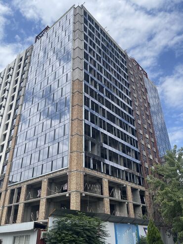 офис с парковкой: Продаю Офис 85 м², Без ремонта, Бизнес центр, 10 этаж