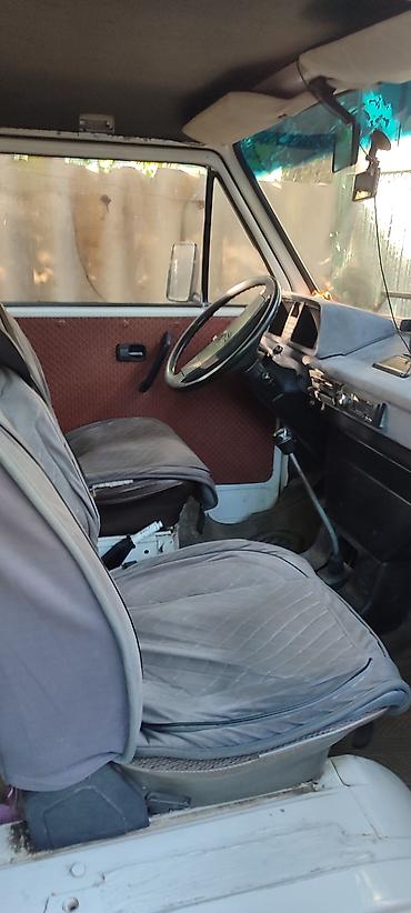 Транспорт: Volkswagen Transporter: 1984 г., 1.8 л, Бензин, Фургон — 7
