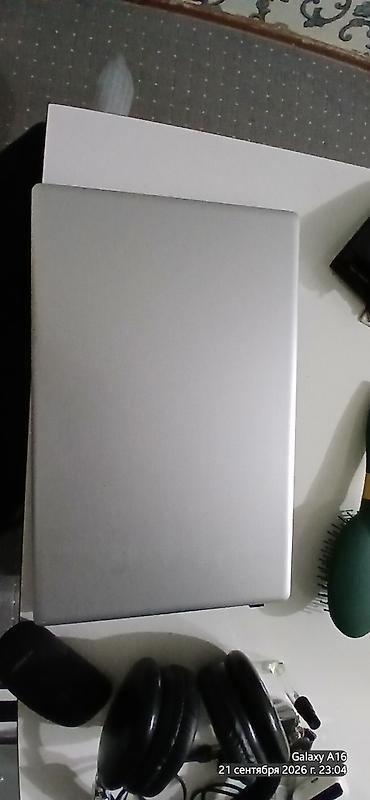 apple macbook air 13: Ноутбук с подсветкой клавиатуры и металлическим серебристым корпусом — 1