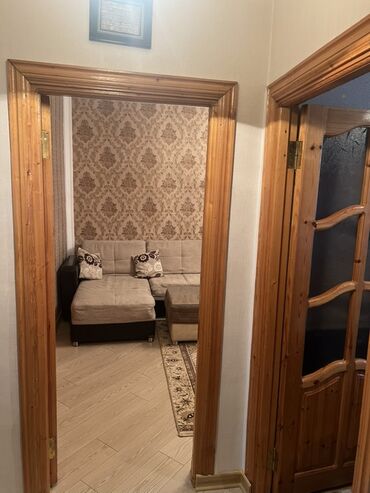 Köhnə tikili: Gəncə şəhəri Heydər Əliyev prospekti 32 nömrəli orta məktəbin qarşısı -da lalafo.az — 4 Köhnə tikili: Gəncə şəhəri Heydər Əliyev prospekti 32 nömrəli orta məktəbin qarşısı — 4