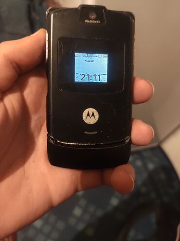 motorola w213: Motorola V3 işlək vəziyyətdədi zəng gedir gəlir problem yoxdu o barədə