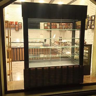 Şüşə vitrin-soyuducu, kafe və şirniyyat dükanları üçün - Geniş ön at lalafo.az Şüşə vitrin-soyuducu, kafe və şirniyyat dükanları üçün - Geniş ön