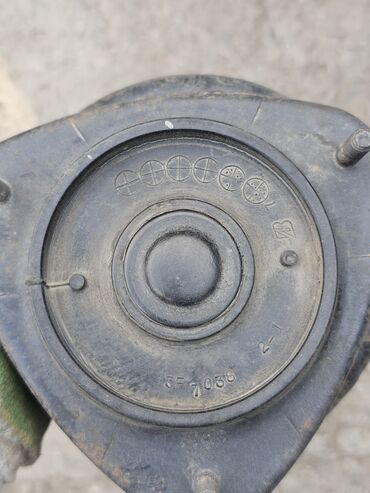 Амортизаторы, пневмобаллоны: Передний амортизатор, Комплект амортизаторов Subaru 1999 г., Б/у, Оригинал, Германия — 4