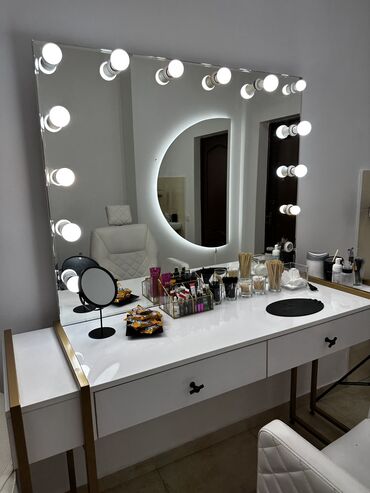 зеркало лофт: Продаю визажный стол / визажное зеркало б/у в стиле лофт, сбоку есть