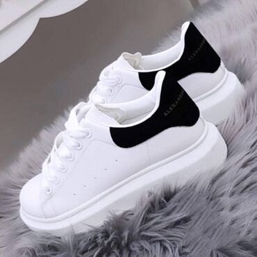 air force 1 sage: Alexander McQueen patike patike

Novo
Brojevi 36 do 41