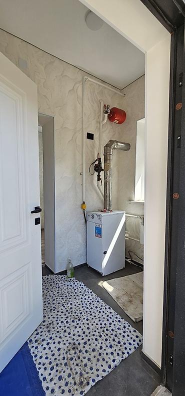 Продажа коттеджей и домов: . Продаётся отличные полдома 50кв.м в Кызыл-аскере на участке 1,5 — 15