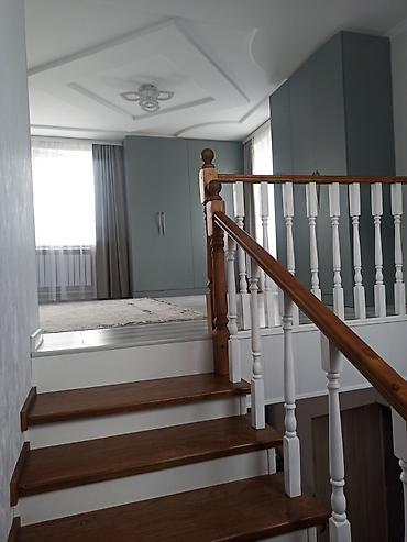 Продажа коттеджей и домов: 🏡 **СРОЧНО ПРОДАЁТСЯ ДОМ** 📍 Район: Кызыл-Аскер 🏠 Комнаты: 5 📐 — 12