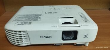 сумку для ноутбука и документов: Проектор Epson EB-E001 (3LCD) - Тип: мультимедийный проектор 3LCD -