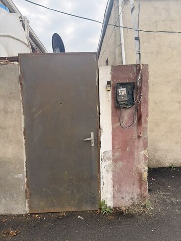 Uzunmüddətli kirayə evlər: 2 otaqlı həyət evi – mətbəx mebeli və kombi sistemi ilə Təsvir: - — 1