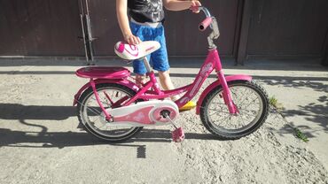 велосипед трюковой: Велосипед для девочки 4-6 лет, с дополнительными колёсиками. 2500 сом