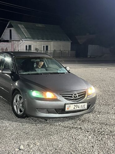 машина на кридит: Серый седан Mazda 6 с четырехдверным кузовом. Автомобиль оснащен