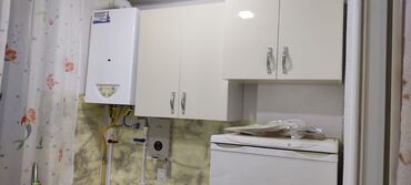 Uzunmüddətli kirayə mənzillər: Kirayə üçün 2otaqlı mənzil. Təsvir: - Daxili plan: zal, ayrıca yataq — 8