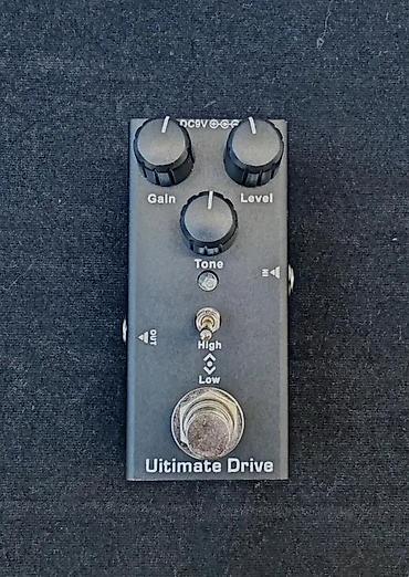 akusticna bas gitara sa zvucnikom: ULTIMATE DRIVE DISTORZIJA | Slanje po dogovoru ili lično preuzimanje — 8