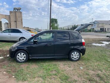 срочна сатылат машина: Honda Fit: 2003 г., 1.3 л, Вариатор, Бензин, Хетчбек