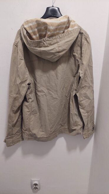 Ostale jakne, kaputi, prsluci: Zenske jakne za prelazan period. Cena po komadu 400Prve dve su M-38,a — 9