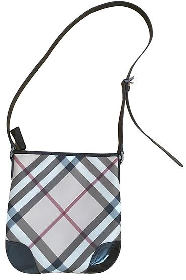 Çantalar: Original “Burberry” brendindən çanta baha qiymətə alınıb. Səliqəli — 2