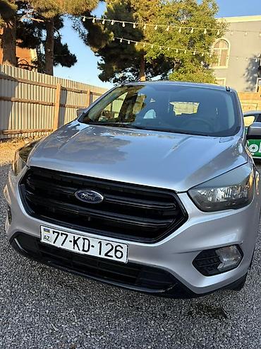 qadın ucun maşınlar: Ford Escape: 1.5 l | 2017 il 130000 km Ofrouder/SUV — 2