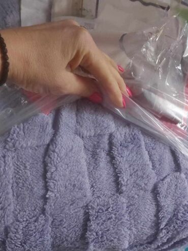 Posteljina: 🎀Reljefni čaršafi
🎀Čaršaf na lastiš 25 + 2 jastučnice(5) — 8